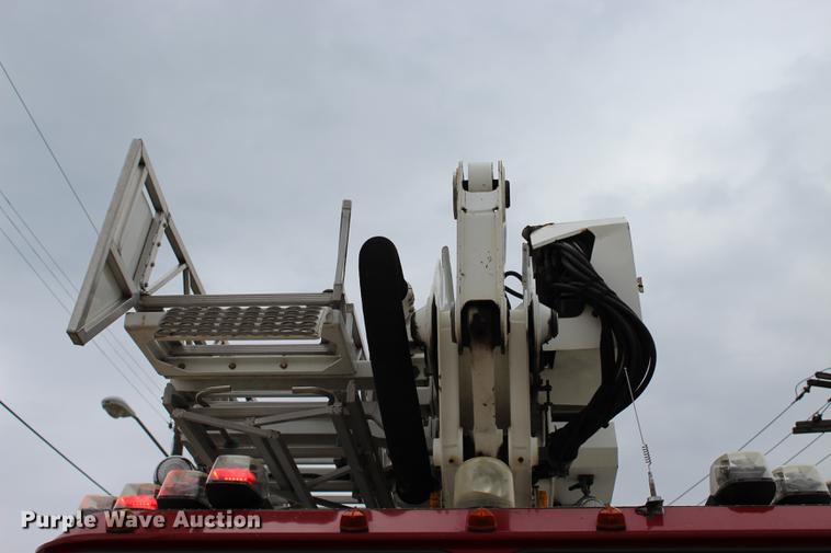 image for item BE9371 2000 E-one Cyclone II ladder fire truck