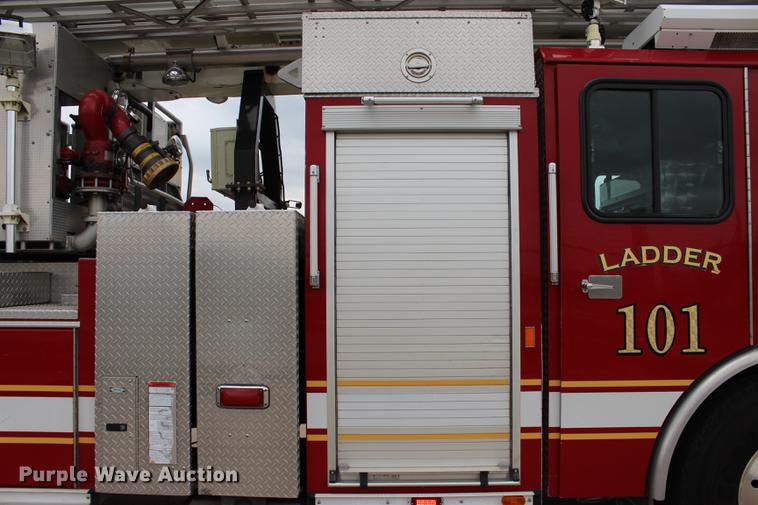 image for item BE9371 2000 E-one Cyclone II ladder fire truck