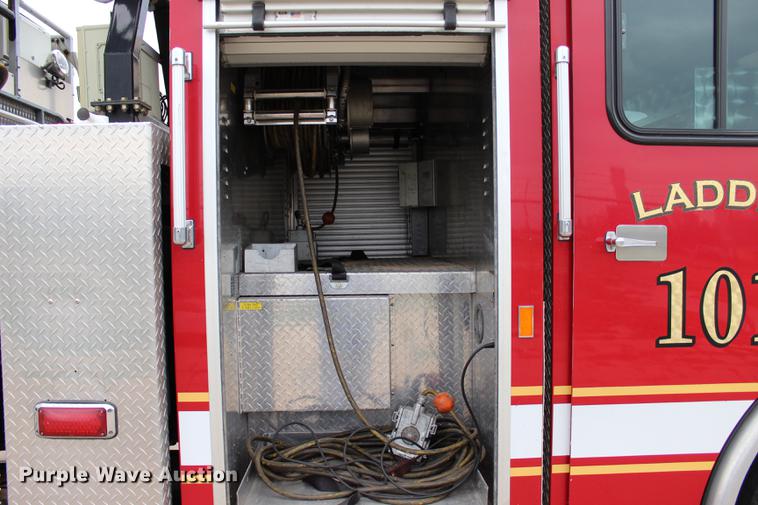 image for item BE9371 2000 E-one Cyclone II ladder fire truck