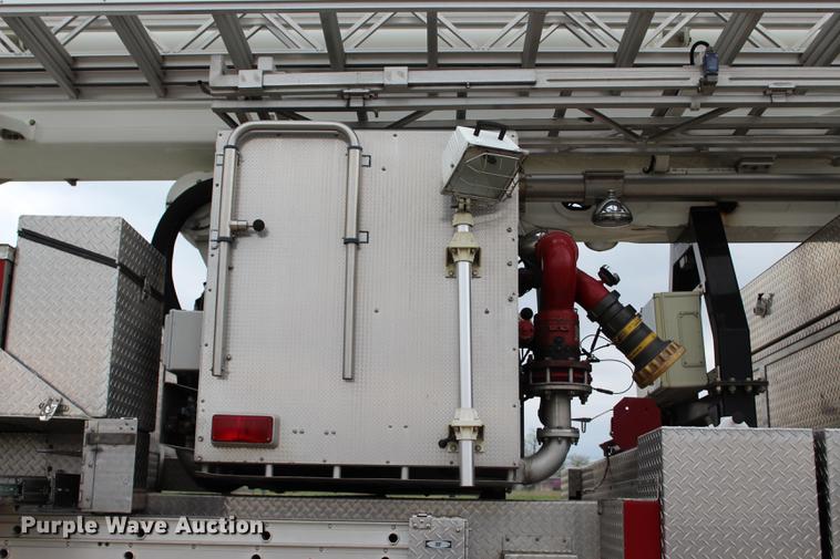 image for item BE9371 2000 E-one Cyclone II ladder fire truck