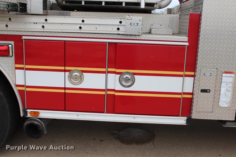 image for item BE9371 2000 E-one Cyclone II ladder fire truck
