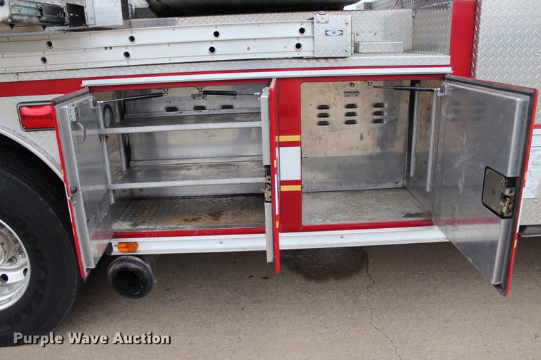 image for item BE9371 2000 E-one Cyclone II ladder fire truck