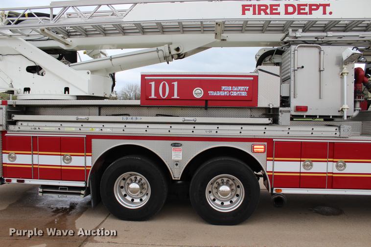 image for item BE9371 2000 E-one Cyclone II ladder fire truck
