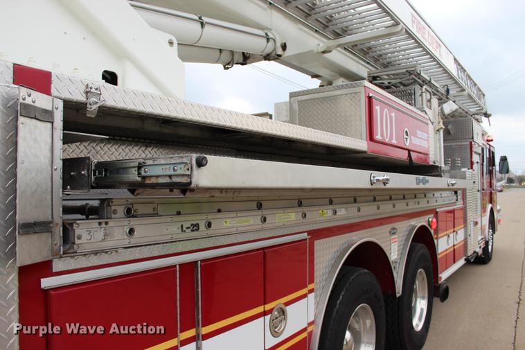 image for item BE9371 2000 E-one Cyclone II ladder fire truck