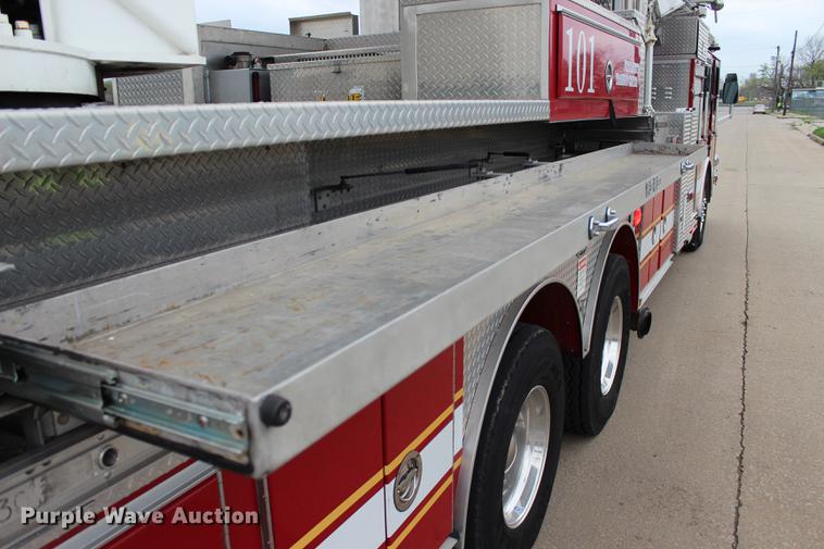 image for item BE9371 2000 E-one Cyclone II ladder fire truck