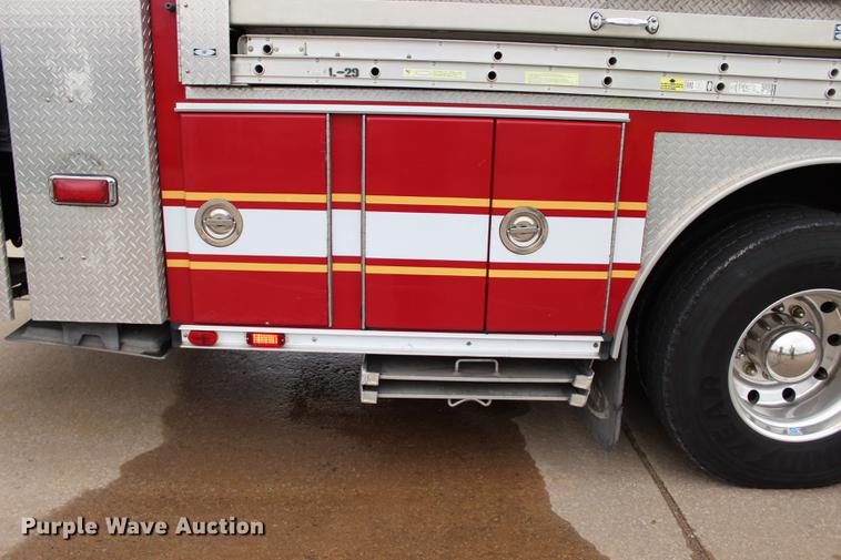 image for item BE9371 2000 E-one Cyclone II ladder fire truck