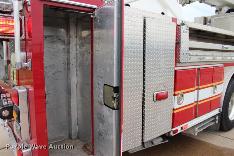 image for item BE9371 2000 E-one Cyclone II ladder fire truck