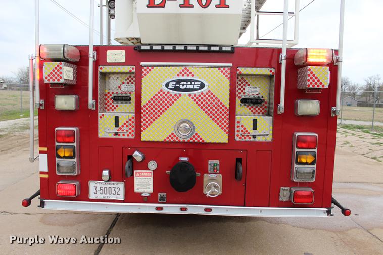 image for item BE9371 2000 E-one Cyclone II ladder fire truck