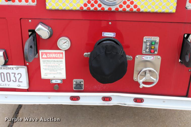 image for item BE9371 2000 E-one Cyclone II ladder fire truck