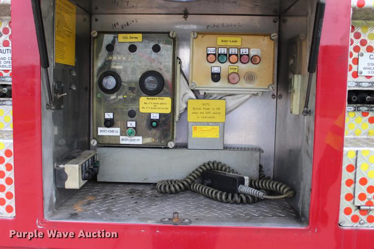 image for item BE9371 2000 E-one Cyclone II ladder fire truck