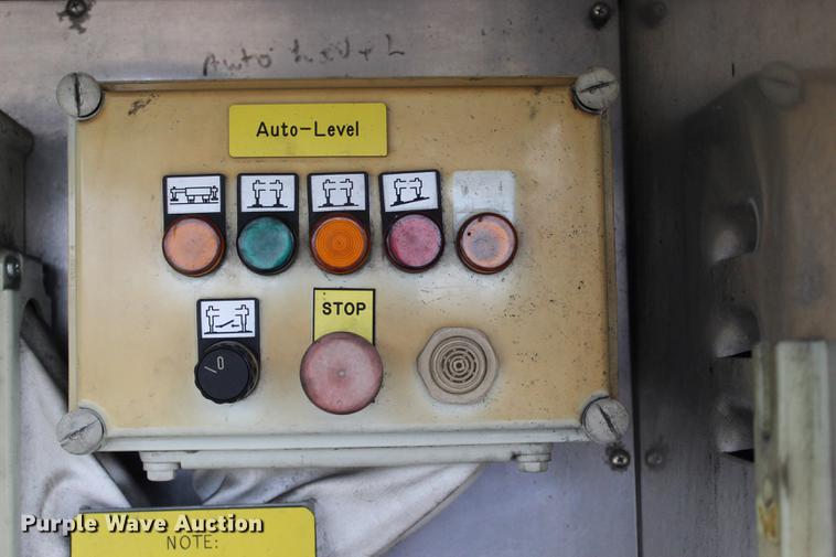 image for item BE9371 2000 E-one Cyclone II ladder fire truck