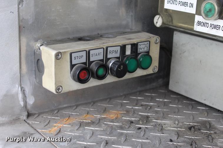 image for item BE9371 2000 E-one Cyclone II ladder fire truck