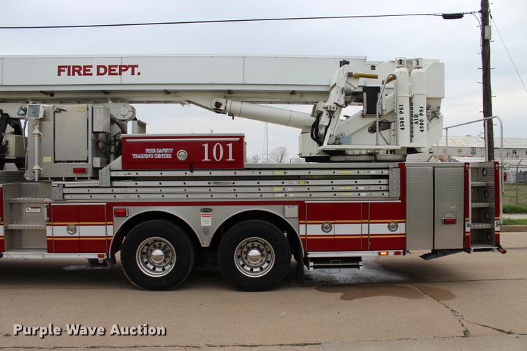 image for item BE9371 2000 E-one Cyclone II ladder fire truck
