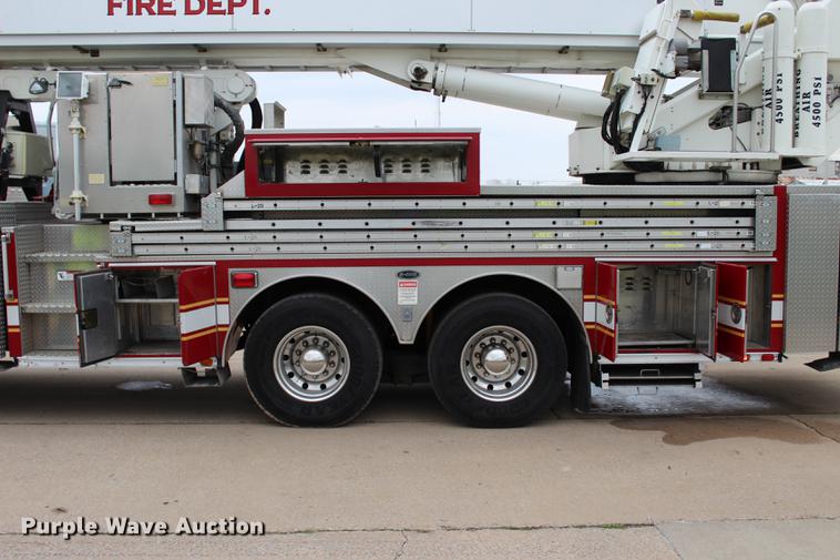image for item BE9371 2000 E-one Cyclone II ladder fire truck