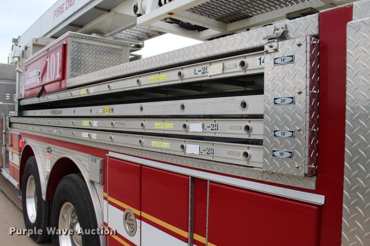 image for item BE9371 2000 E-one Cyclone II ladder fire truck