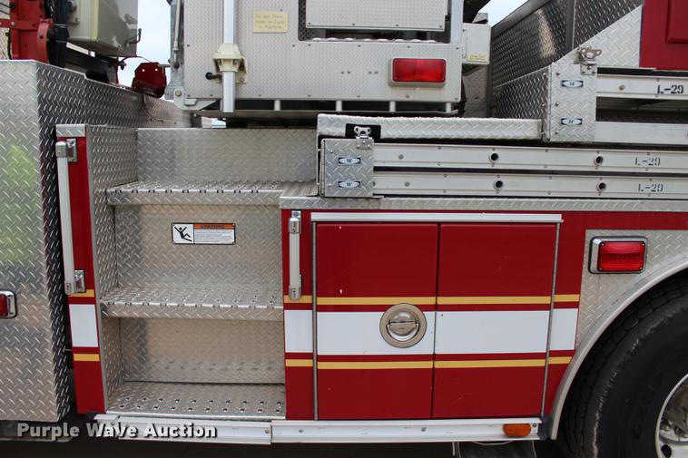 image for item BE9371 2000 E-one Cyclone II ladder fire truck