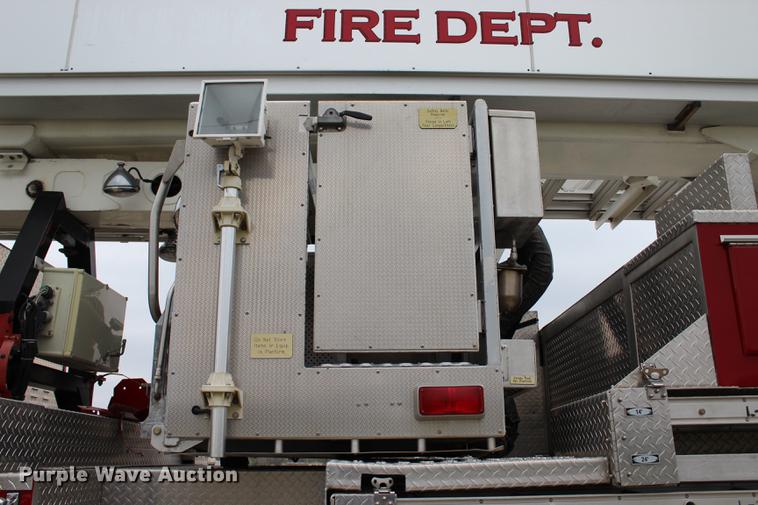 image for item BE9371 2000 E-one Cyclone II ladder fire truck