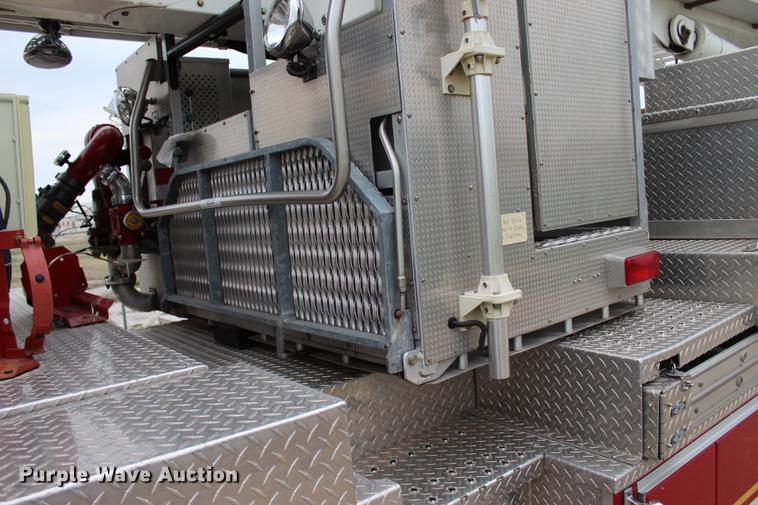 image for item BE9371 2000 E-one Cyclone II ladder fire truck