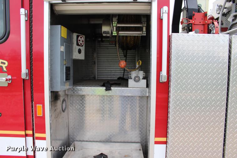 image for item BE9371 2000 E-one Cyclone II ladder fire truck