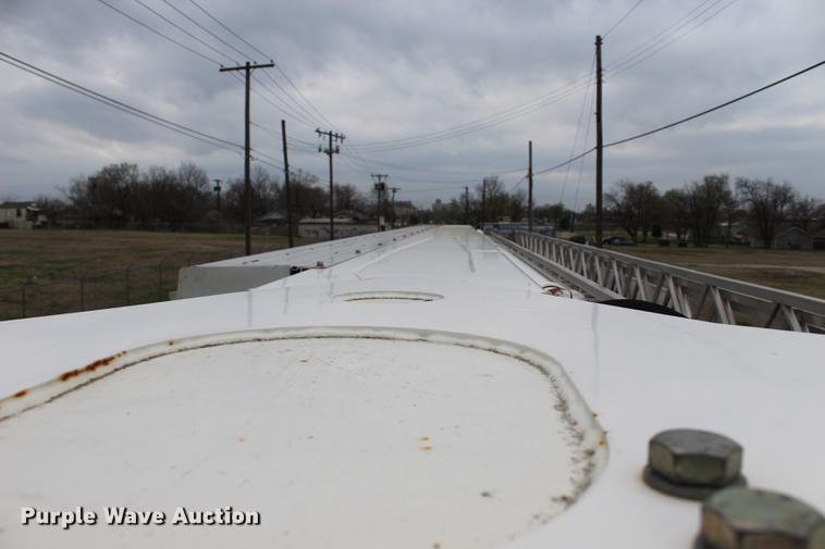 image for item BE9371 2000 E-one Cyclone II ladder fire truck