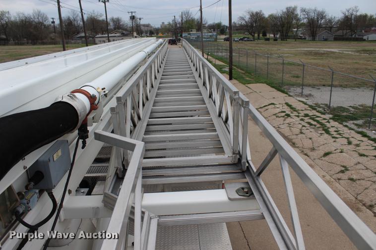 image for item BE9371 2000 E-one Cyclone II ladder fire truck