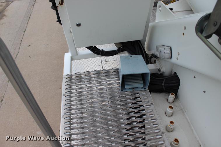 image for item BE9371 2000 E-one Cyclone II ladder fire truck