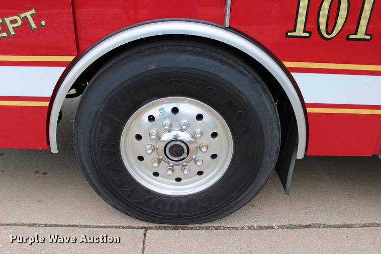 image for item BE9371 2000 E-one Cyclone II ladder fire truck