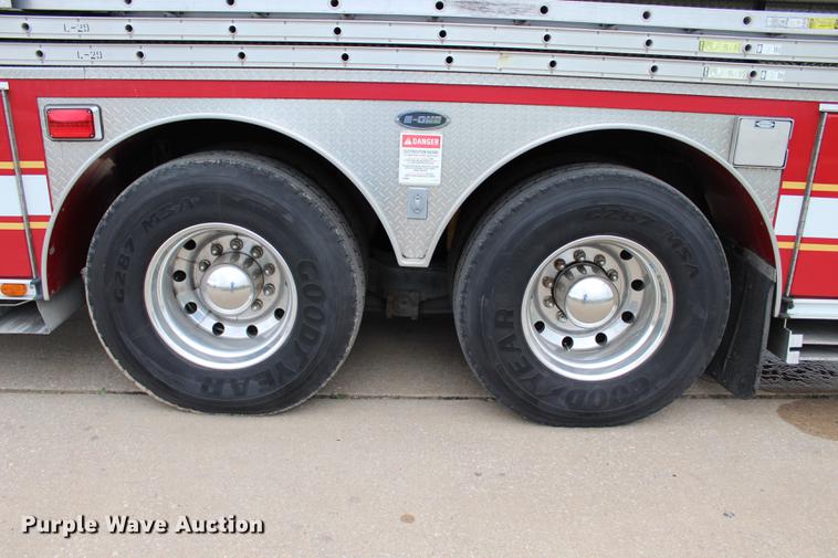 image for item BE9371 2000 E-one Cyclone II ladder fire truck