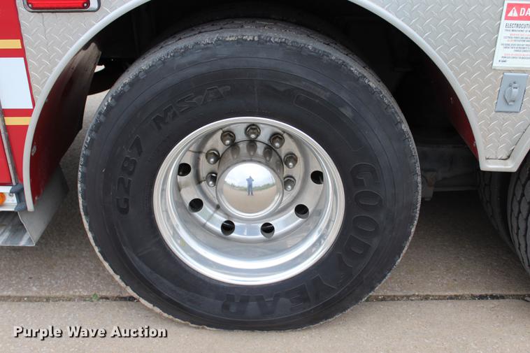 image for item BE9371 2000 E-one Cyclone II ladder fire truck