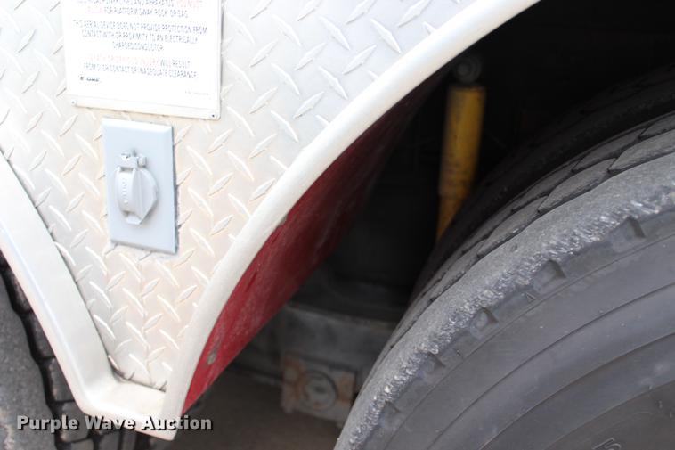 image for item BE9371 2000 E-one Cyclone II ladder fire truck