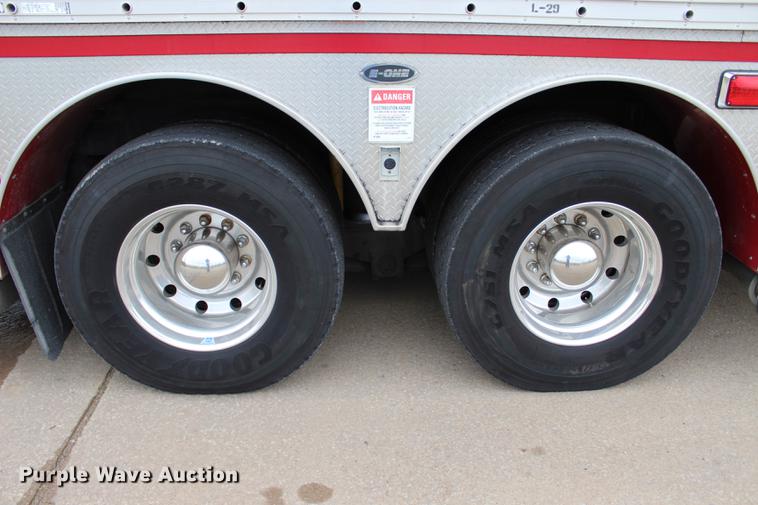 image for item BE9371 2000 E-one Cyclone II ladder fire truck