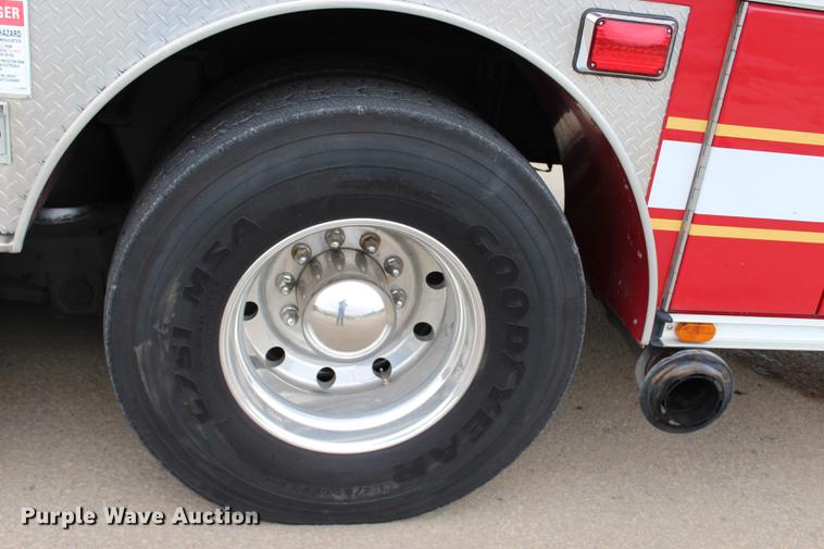 image for item BE9371 2000 E-one Cyclone II ladder fire truck