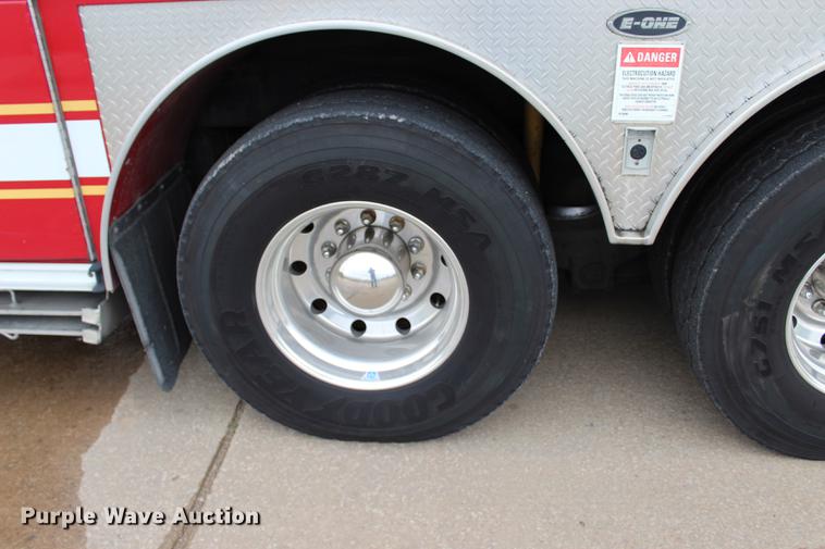 image for item BE9371 2000 E-one Cyclone II ladder fire truck