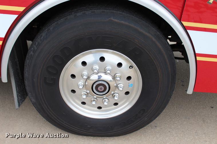 image for item BE9371 2000 E-one Cyclone II ladder fire truck