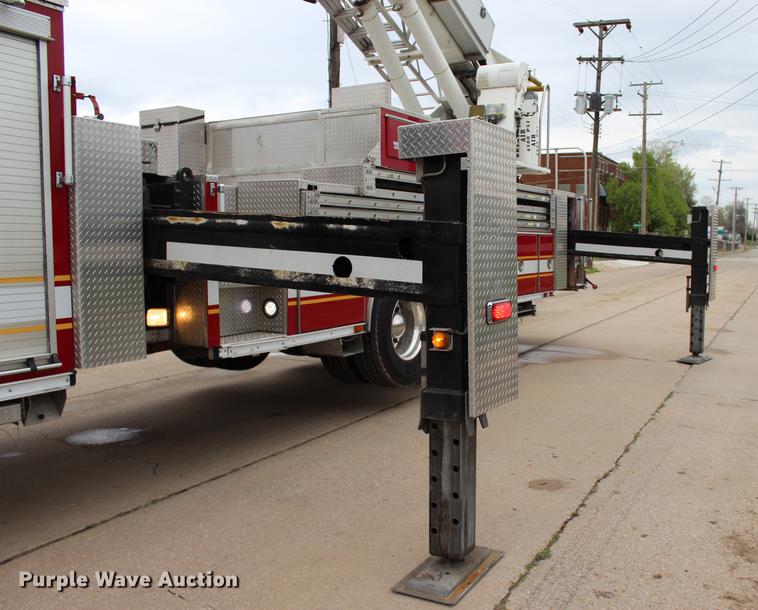 image for item BE9371 2000 E-one Cyclone II ladder fire truck
