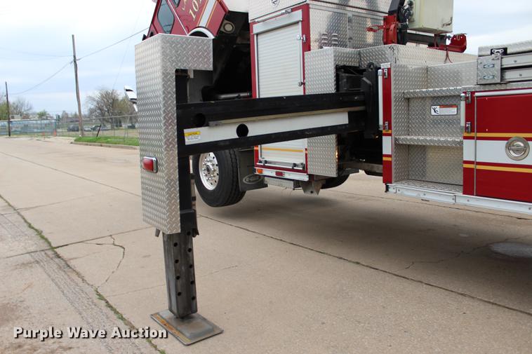 image for item BE9371 2000 E-one Cyclone II ladder fire truck