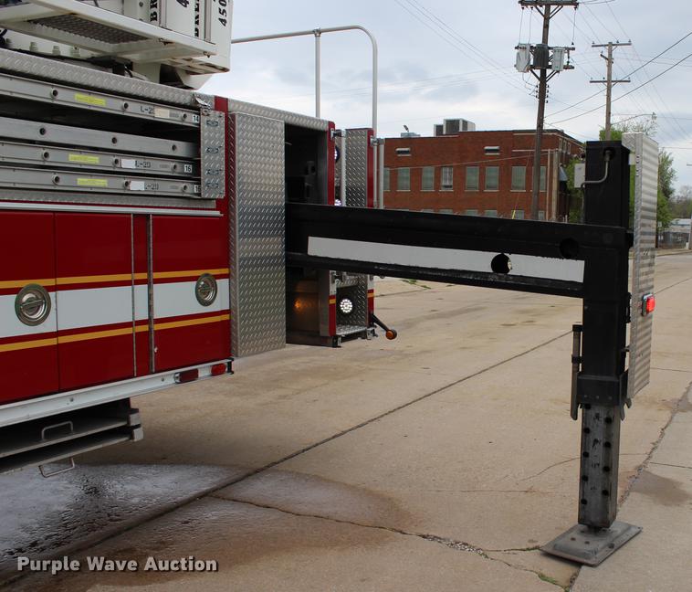 image for item BE9371 2000 E-one Cyclone II ladder fire truck