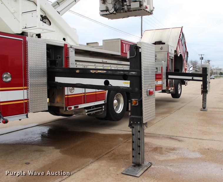 image for item BE9371 2000 E-one Cyclone II ladder fire truck