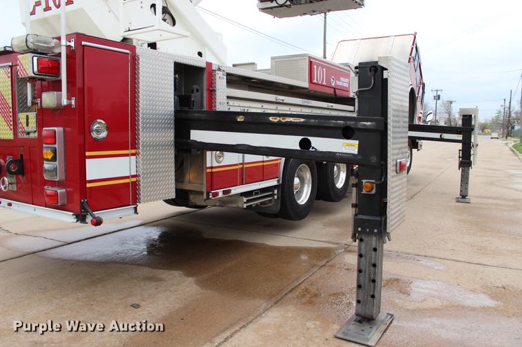 image for item BE9371 2000 E-one Cyclone II ladder fire truck