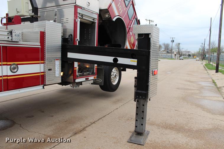 image for item BE9371 2000 E-one Cyclone II ladder fire truck