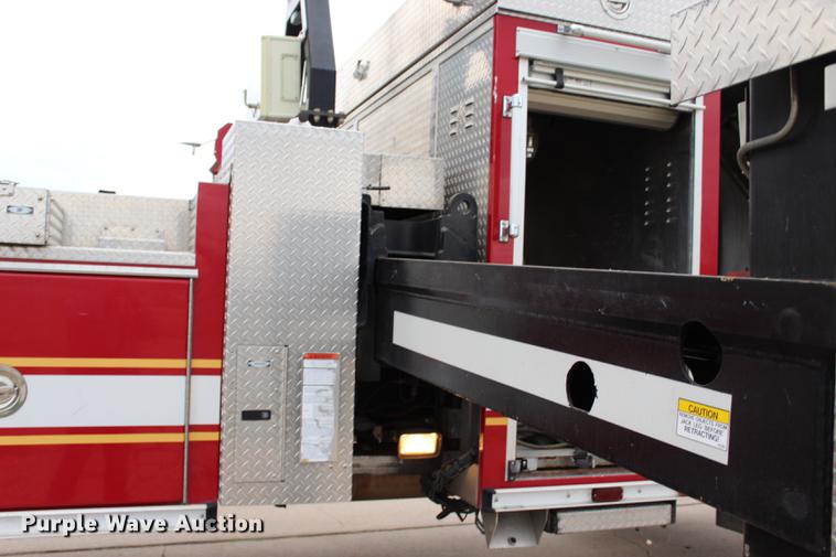 image for item BE9371 2000 E-one Cyclone II ladder fire truck