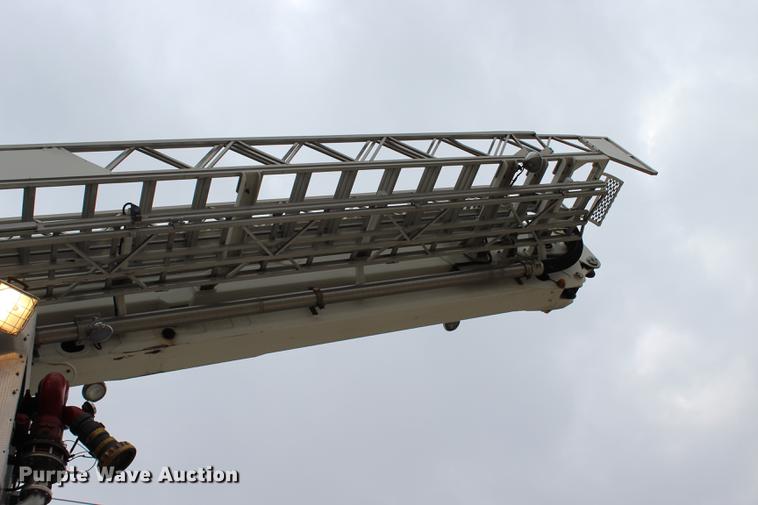 image for item BE9371 2000 E-one Cyclone II ladder fire truck