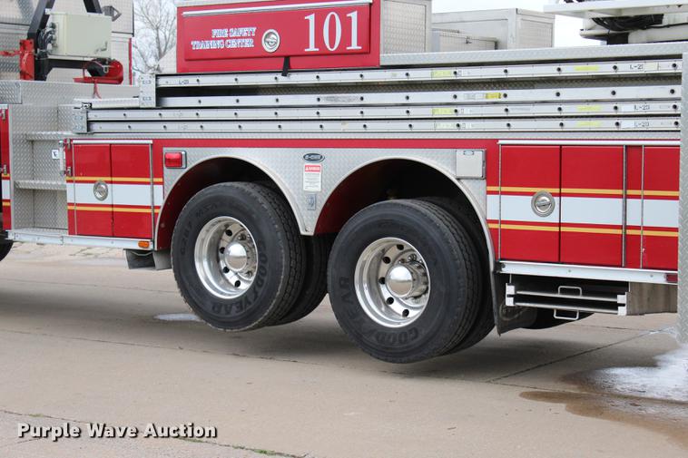 image for item BE9371 2000 E-one Cyclone II ladder fire truck