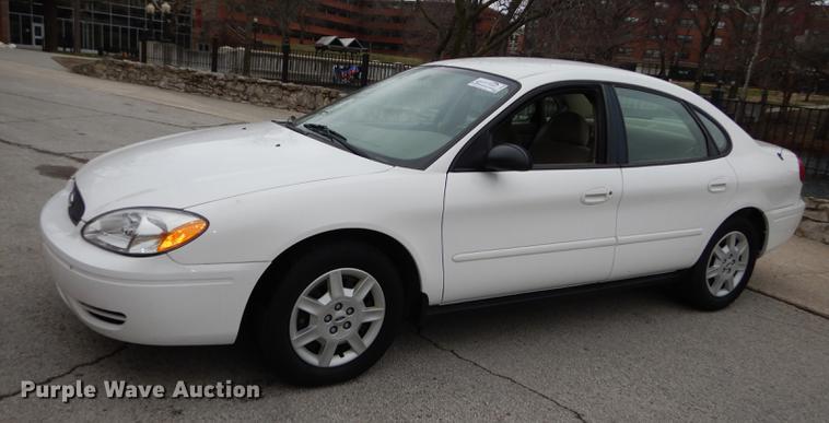 image for item DC0408 2006 Ford Taurus SE