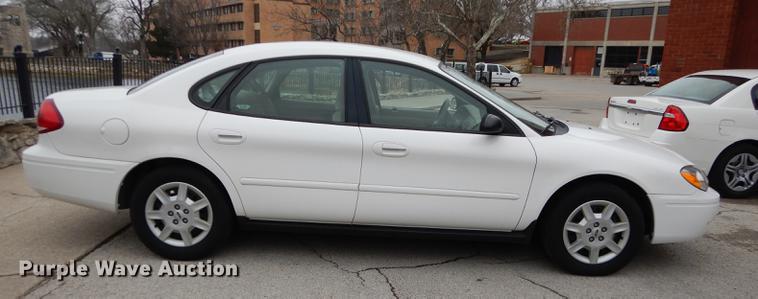 image for item DC0408 2006 Ford Taurus SE