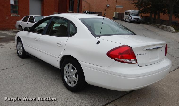 image for item DC0408 2006 Ford Taurus SE