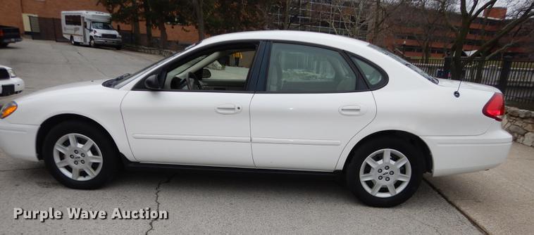 image for item DC0408 2006 Ford Taurus SE