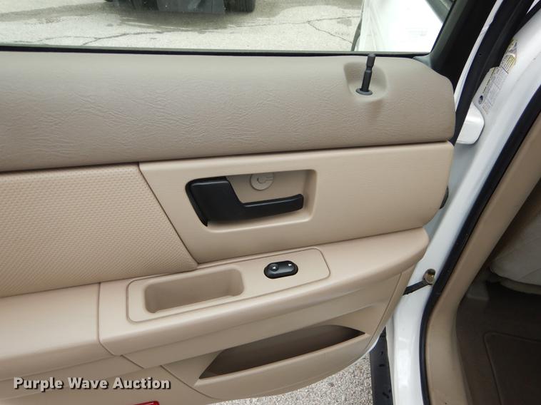 image for item DC0408 2006 Ford Taurus SE