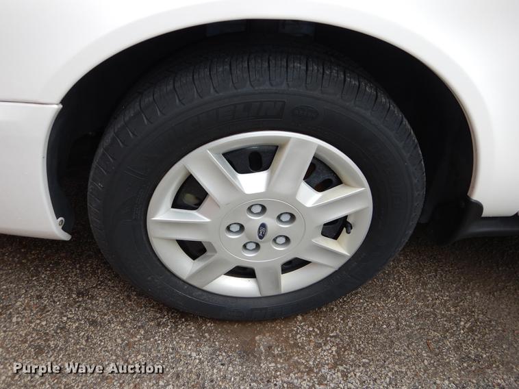 image for item DC0408 2006 Ford Taurus SE