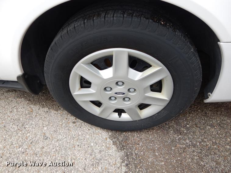 image for item DC0408 2006 Ford Taurus SE